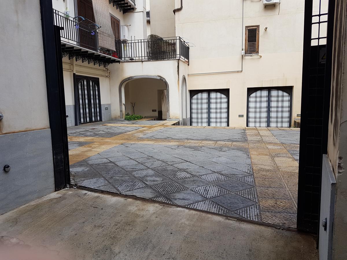 Bed & Parking Apartment Palermo Luaran gambar